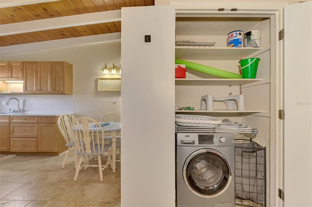 For Sale: $479,000 (1 beds, 1 baths, 708 Square Feet)