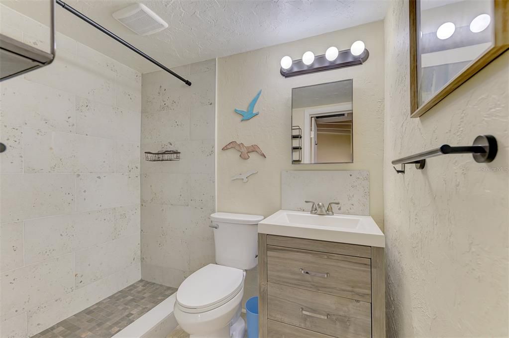 For Sale: $479,000 (1 beds, 1 baths, 708 Square Feet)