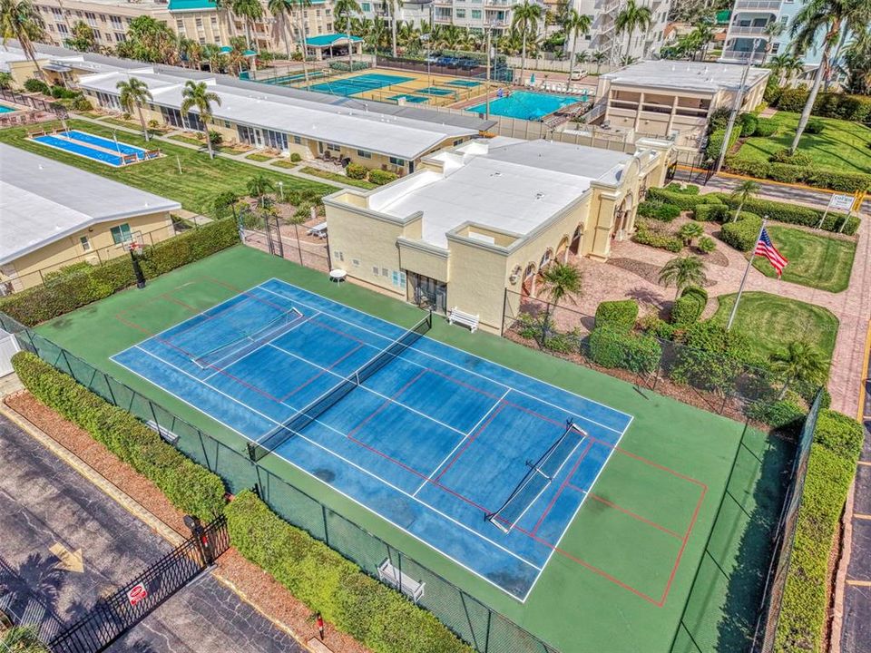 For Sale: $479,000 (1 beds, 1 baths, 708 Square Feet)