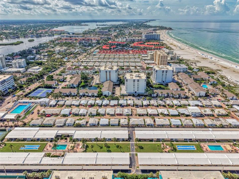 For Sale: $479,000 (1 beds, 1 baths, 708 Square Feet)