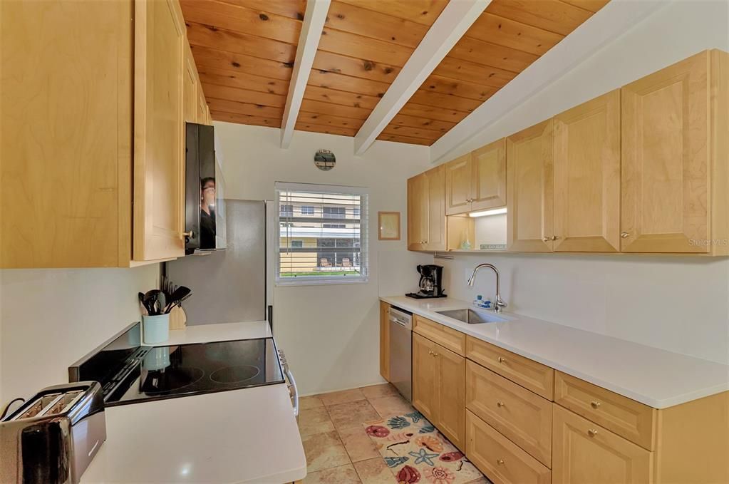 For Sale: $479,000 (1 beds, 1 baths, 708 Square Feet)