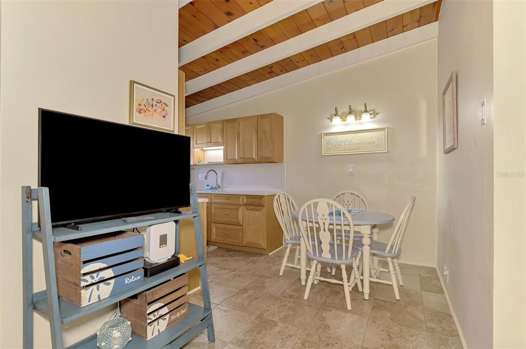 For Sale: $479,000 (1 beds, 1 baths, 708 Square Feet)