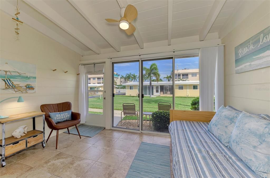 For Sale: $479,000 (1 beds, 1 baths, 708 Square Feet)