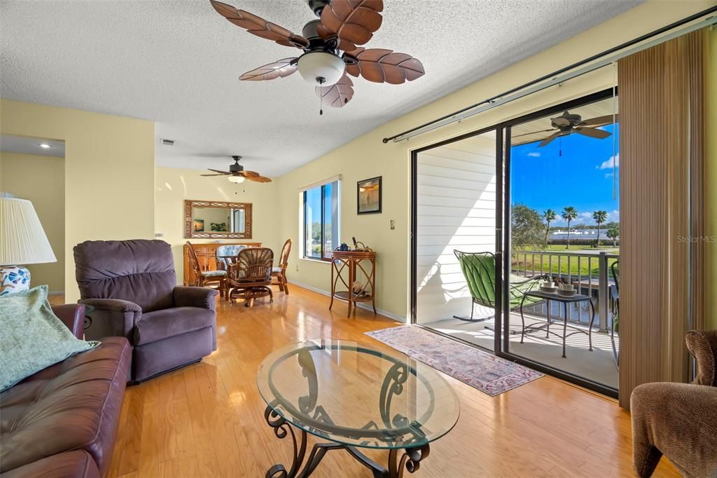 For Sale: $209,900 (2 beds, 2 baths, 1020 Square Feet)