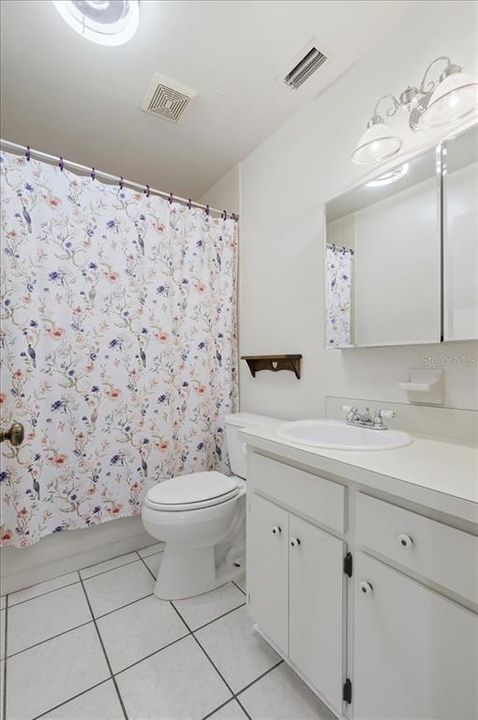For Sale: $199,900 (2 beds, 1 baths, 1400 Square Feet)