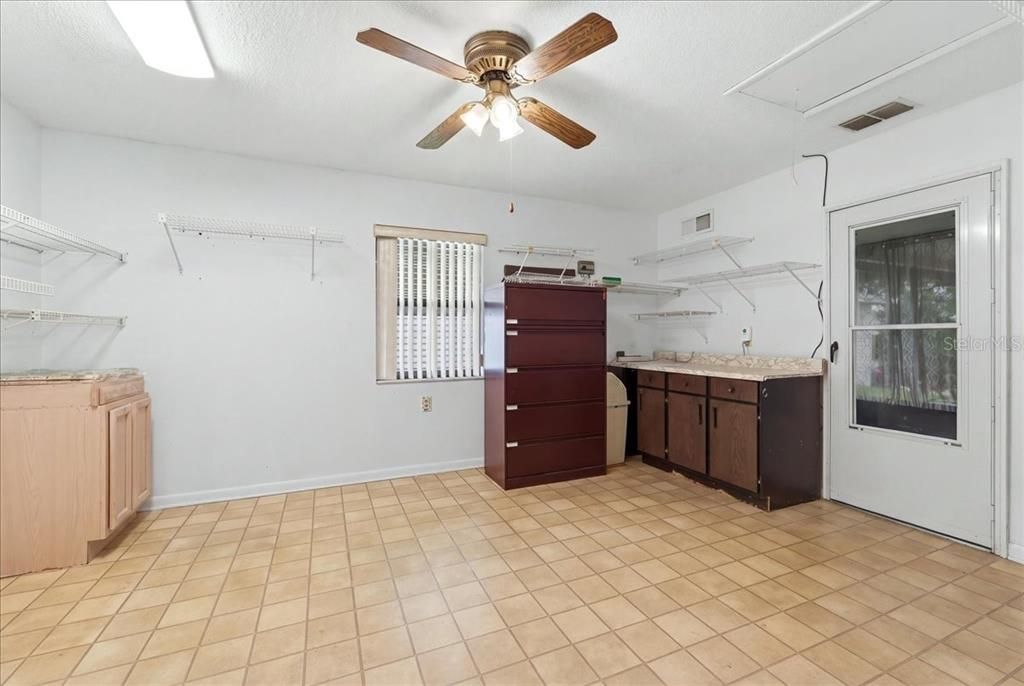 For Sale: $199,900 (2 beds, 1 baths, 1400 Square Feet)