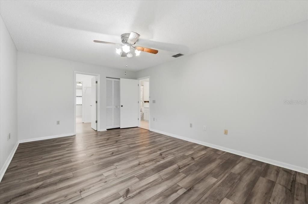 For Sale: $199,900 (2 beds, 1 baths, 1400 Square Feet)