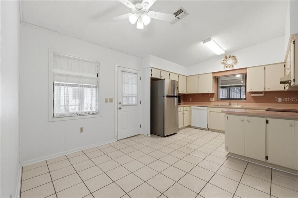 For Sale: $199,900 (2 beds, 1 baths, 1400 Square Feet)