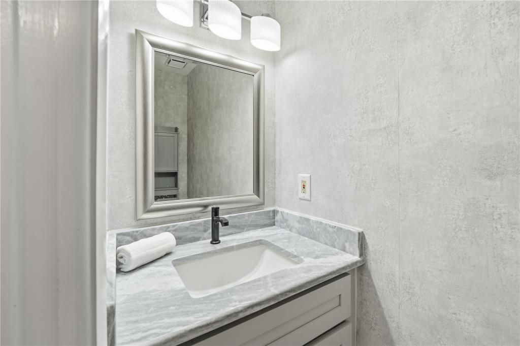 For Sale: $287,500 (3 beds, 2 baths, 1381 Square Feet)