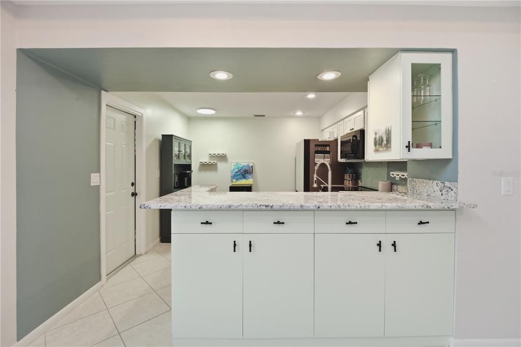 For Sale: $287,500 (3 beds, 2 baths, 1381 Square Feet)