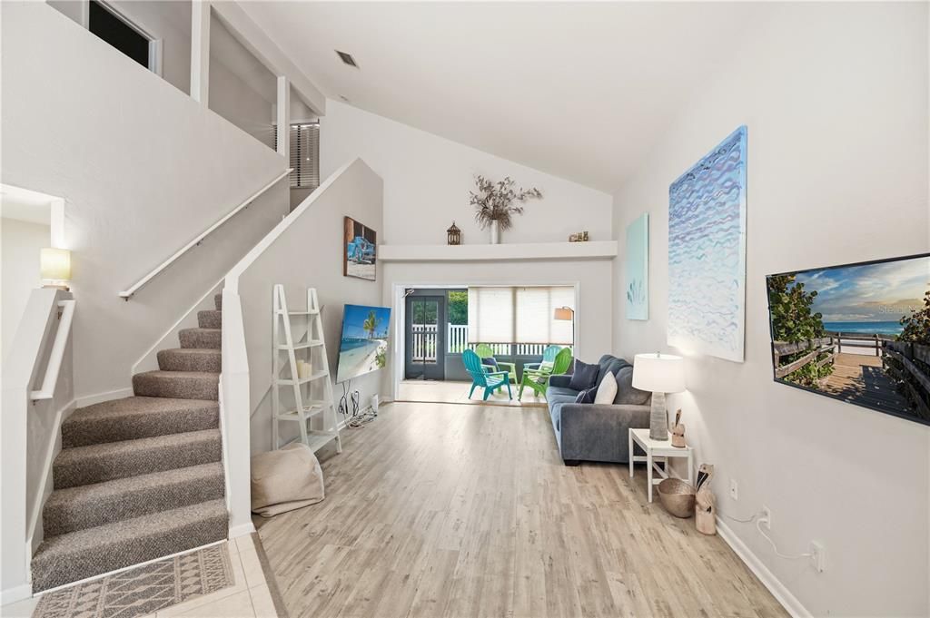 For Sale: $287,500 (3 beds, 2 baths, 1381 Square Feet)