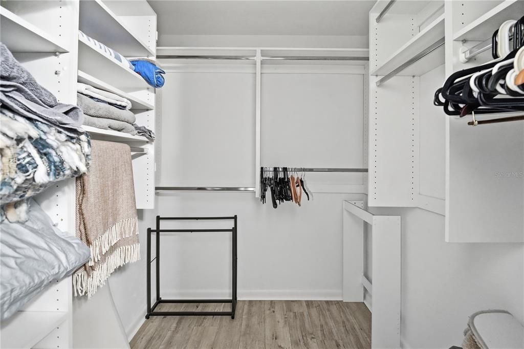 For Sale: $287,500 (3 beds, 2 baths, 1381 Square Feet)