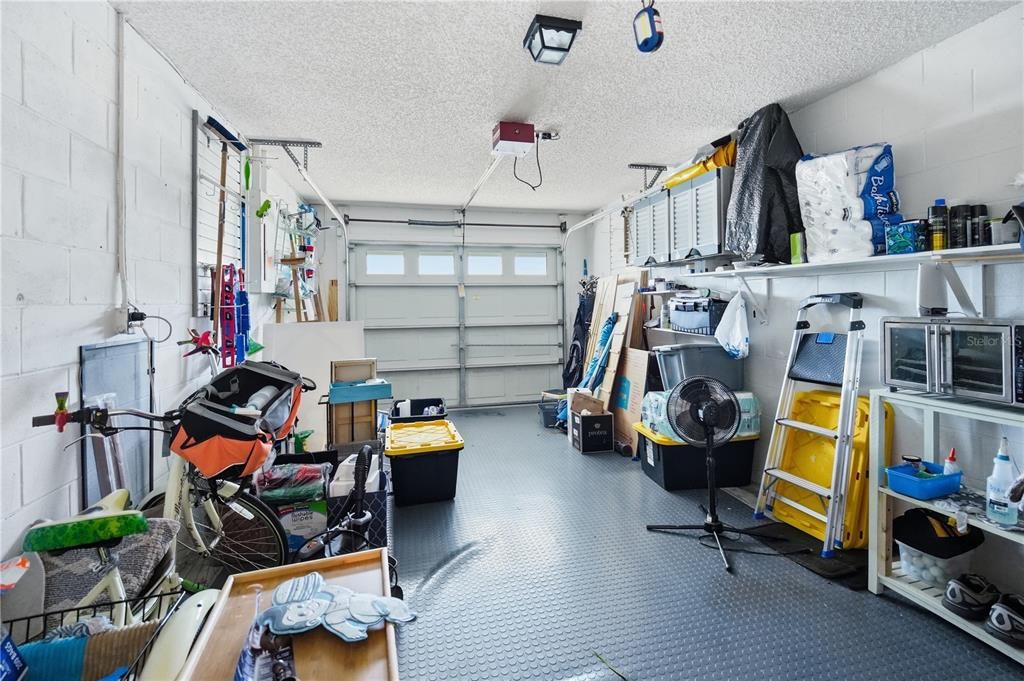 For Sale: $287,500 (3 beds, 2 baths, 1381 Square Feet)