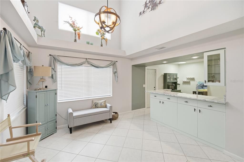 For Sale: $287,500 (3 beds, 2 baths, 1381 Square Feet)