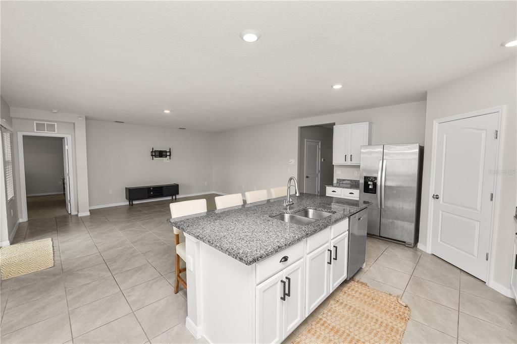 En Venta: $375,000 (4 camas, 3 baños, 2074 Pies cuadrados)