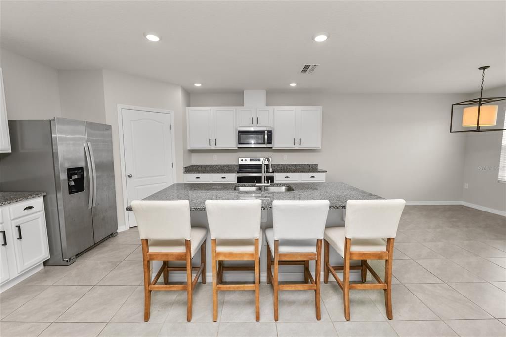 En Venta: $375,000 (4 camas, 3 baños, 2074 Pies cuadrados)