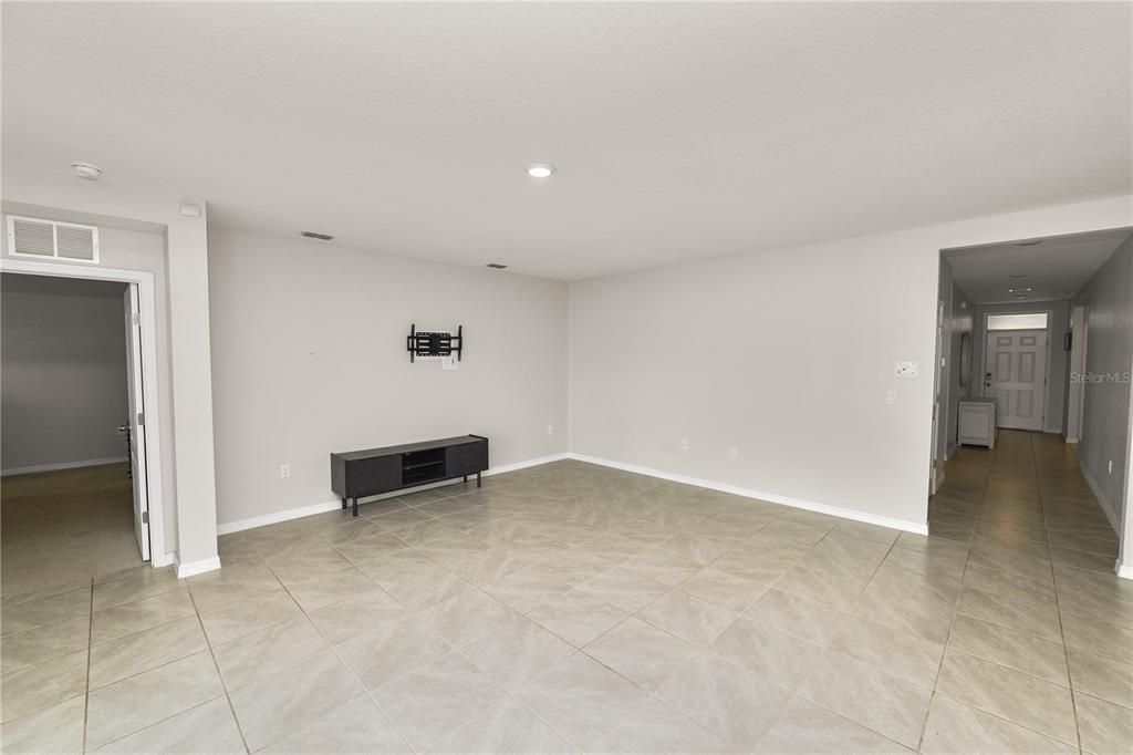 En Venta: $375,000 (4 camas, 3 baños, 2074 Pies cuadrados)