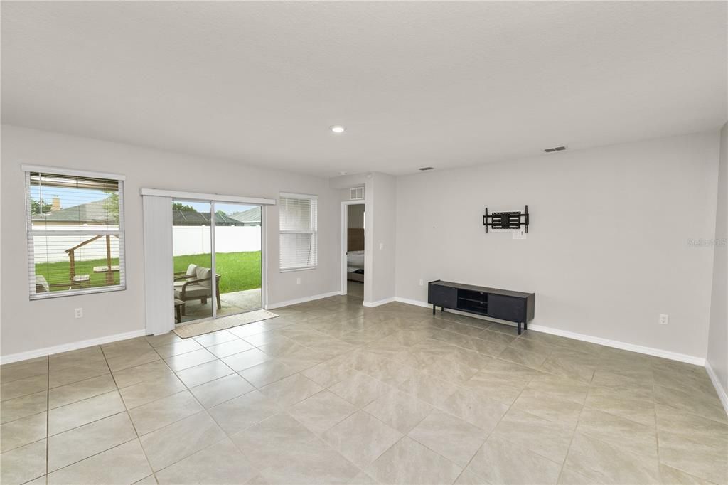 En Venta: $375,000 (4 camas, 3 baños, 2074 Pies cuadrados)