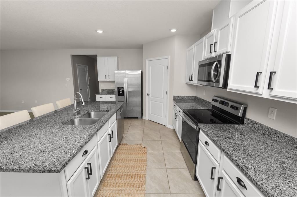 En Venta: $375,000 (4 camas, 3 baños, 2074 Pies cuadrados)