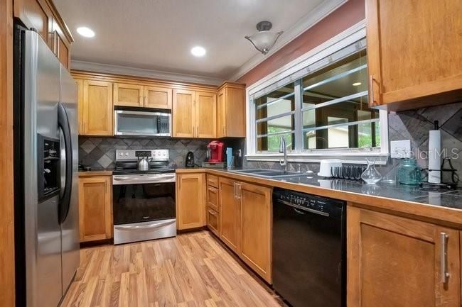 En Venta: $699,000 (3 camas, 2 baños, 1744 Pies cuadrados)