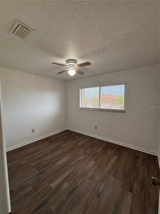 For Rent: $1,300 (2 beds, 1 baths, 895 Square Feet)