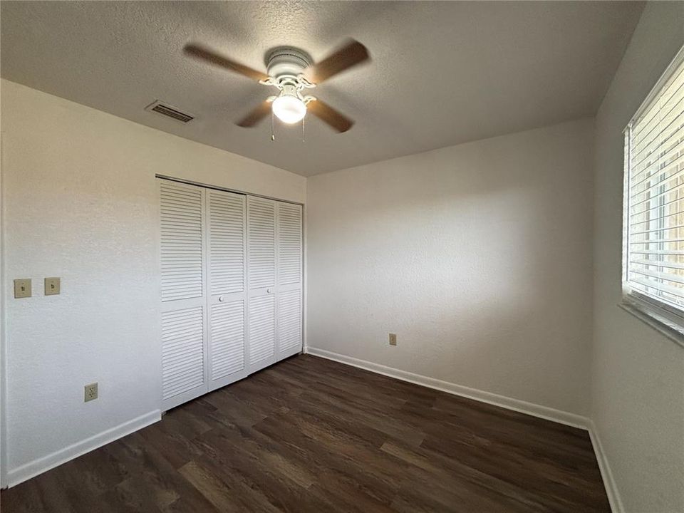 For Rent: $1,300 (2 beds, 1 baths, 895 Square Feet)