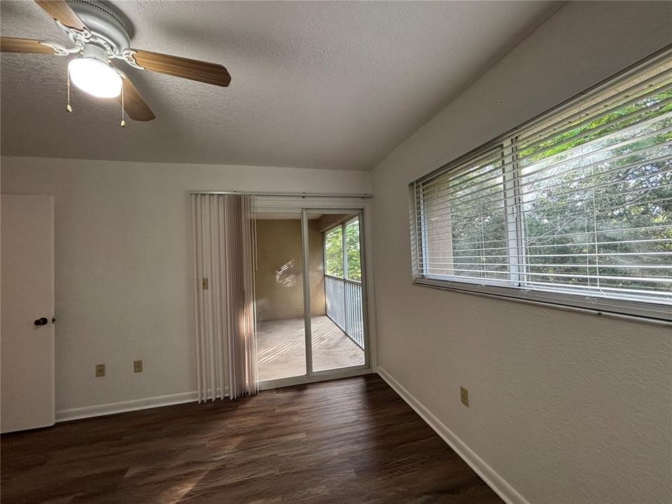 For Rent: $1,300 (2 beds, 1 baths, 895 Square Feet)