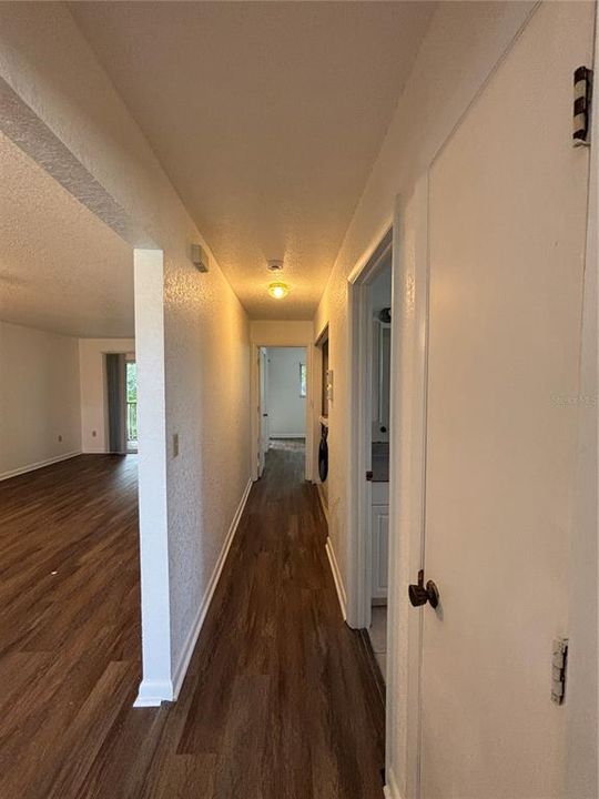 For Rent: $1,300 (2 beds, 1 baths, 895 Square Feet)