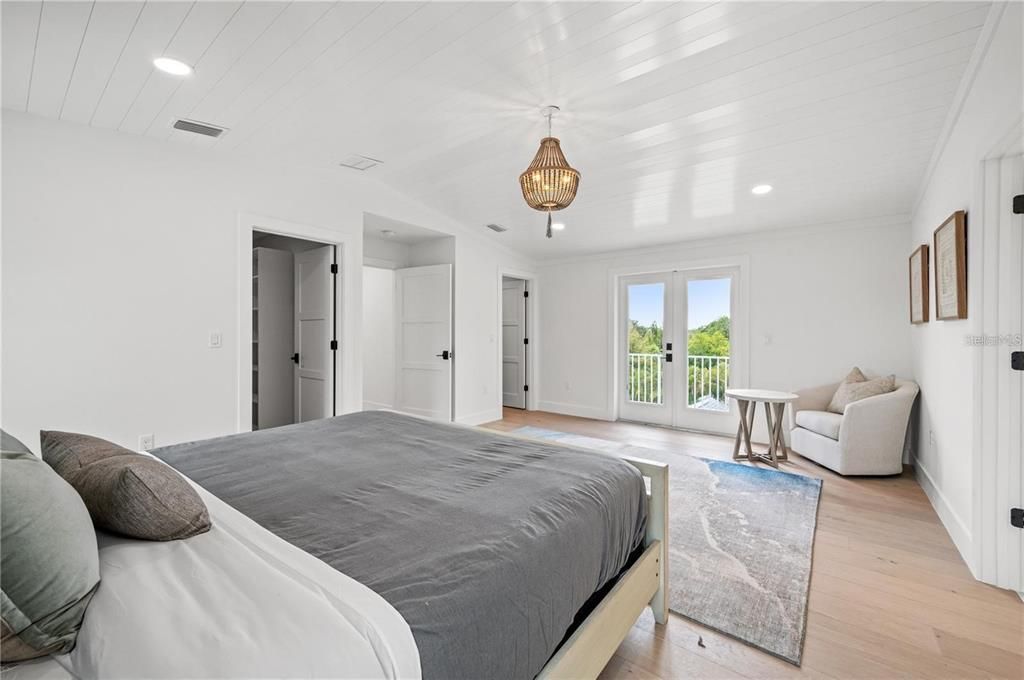 For Sale: $1,690,000 (5 beds, 2 baths, 3032 Square Feet)