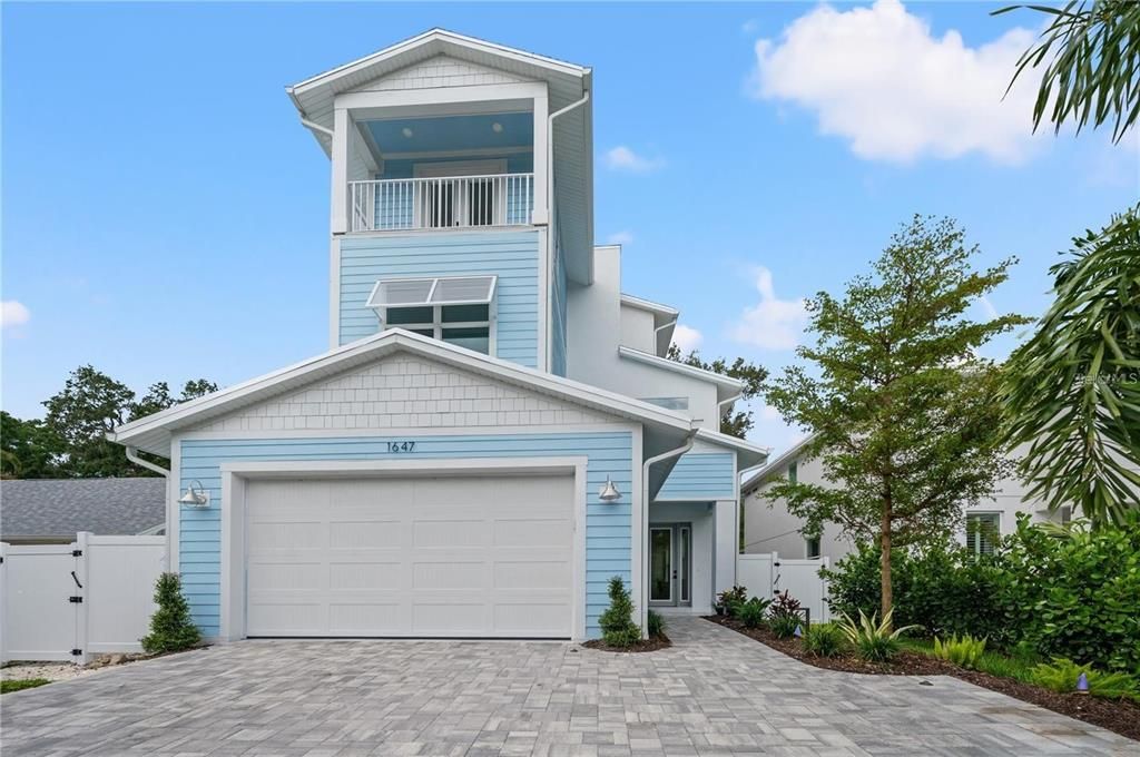 For Sale: $1,690,000 (5 beds, 2 baths, 3032 Square Feet)