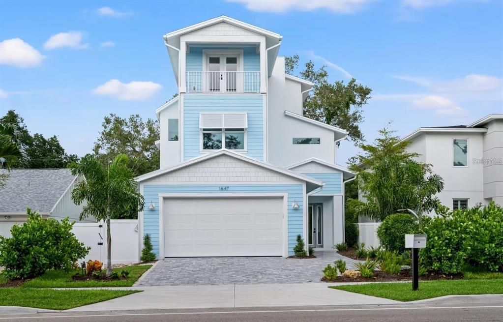 For Sale: $1,690,000 (5 beds, 2 baths, 3032 Square Feet)