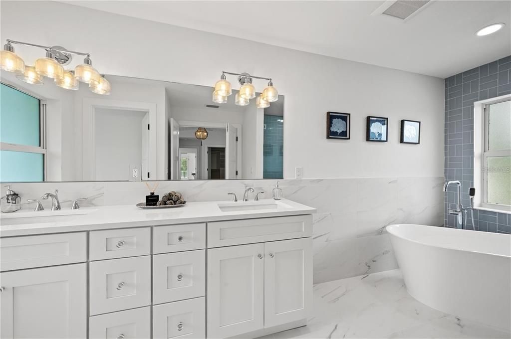 For Sale: $1,690,000 (5 beds, 2 baths, 3032 Square Feet)