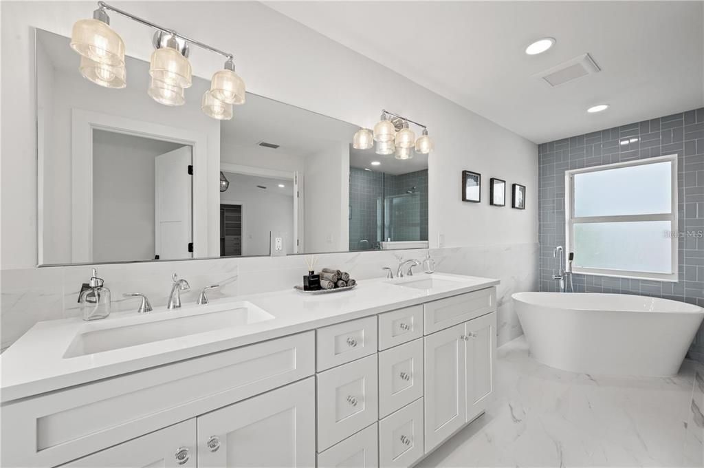 For Sale: $1,690,000 (5 beds, 2 baths, 3032 Square Feet)