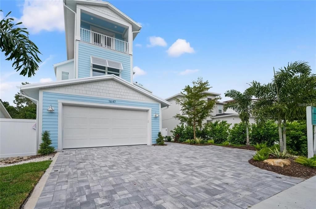 For Sale: $1,690,000 (5 beds, 2 baths, 3032 Square Feet)