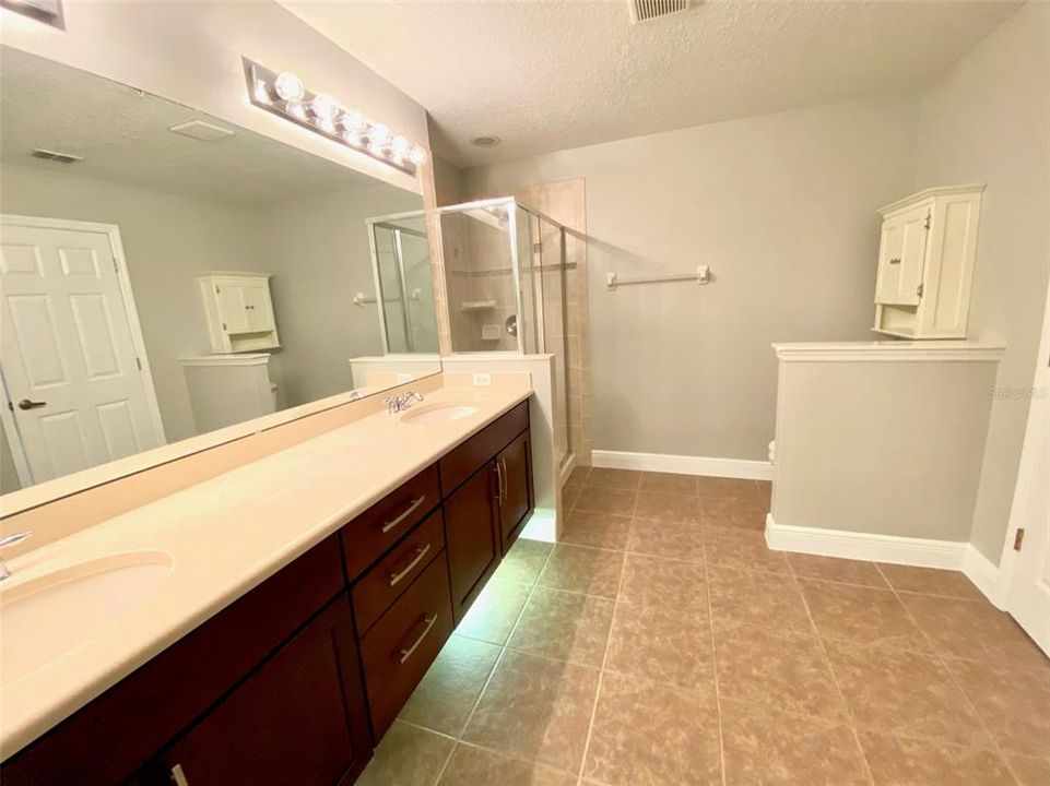 Active With Contract: $2,400 (3 beds, 2 baths, 1529 Square Feet)