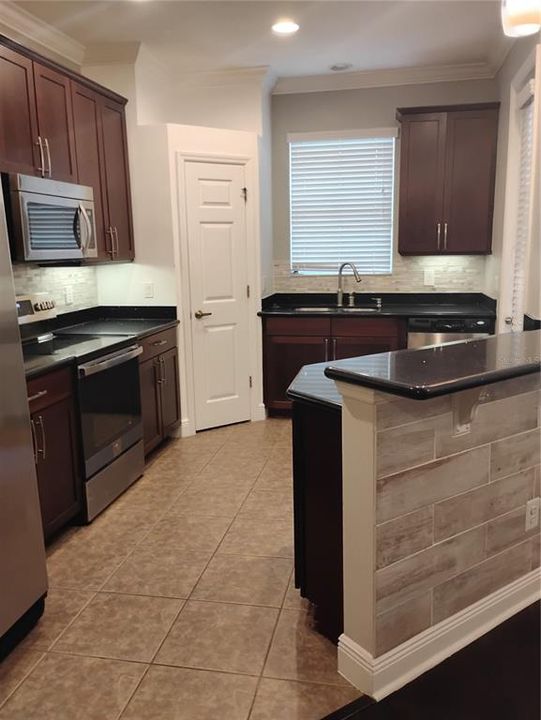 Active With Contract: $2,400 (3 beds, 2 baths, 1529 Square Feet)