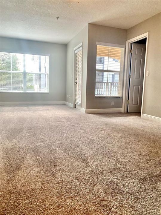 Active With Contract: $2,400 (3 beds, 2 baths, 1529 Square Feet)