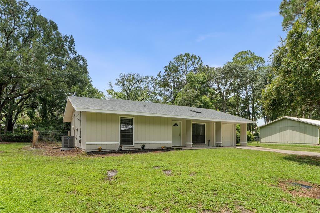 For Sale: $230,000 (2 beds, 2 baths, 957 Square Feet)