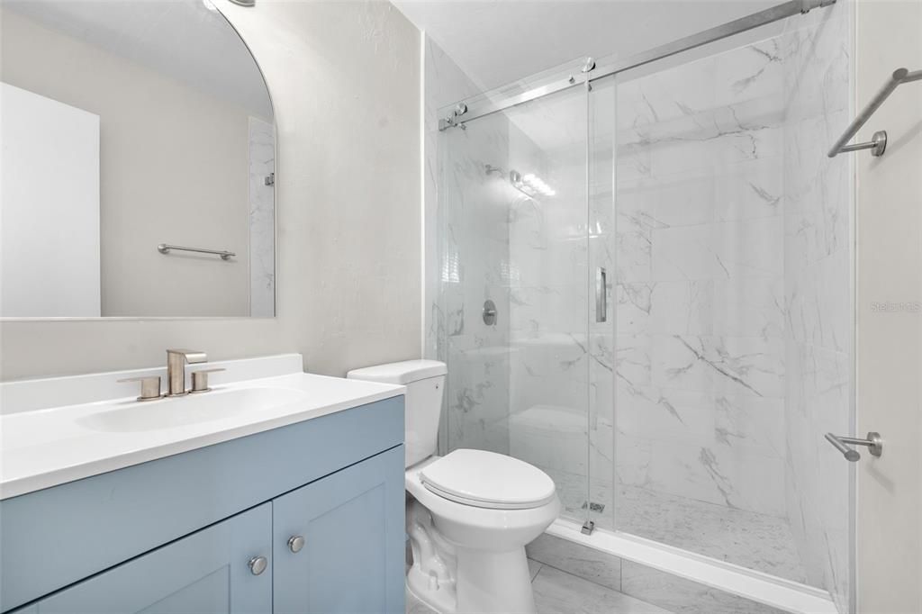 For Sale: $230,000 (2 beds, 2 baths, 957 Square Feet)