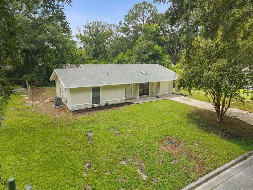 For Sale: $230,000 (2 beds, 2 baths, 957 Square Feet)