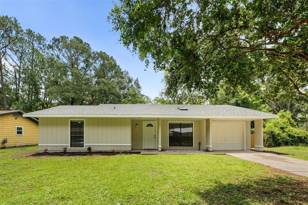 For Sale: $230,000 (2 beds, 2 baths, 957 Square Feet)