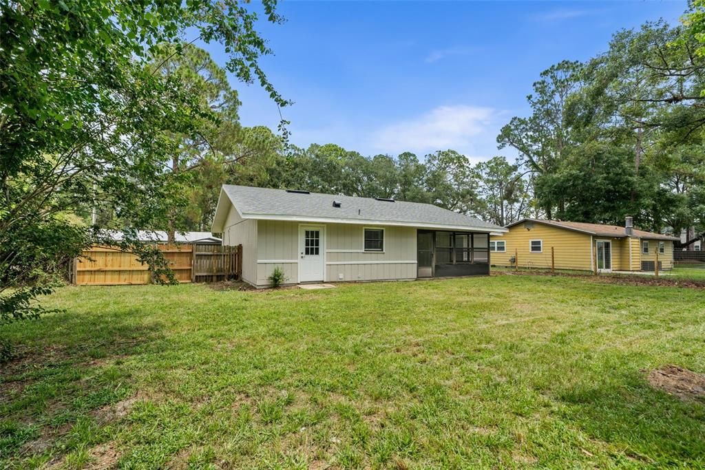 For Sale: $230,000 (2 beds, 2 baths, 957 Square Feet)
