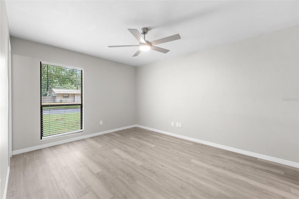 For Sale: $230,000 (2 beds, 2 baths, 957 Square Feet)