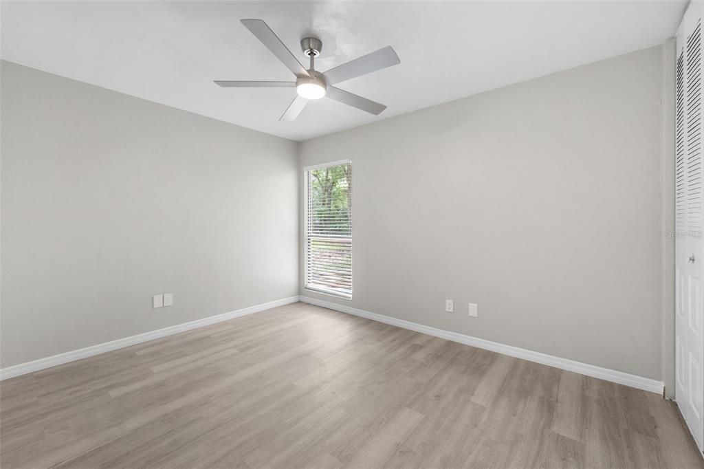 For Sale: $230,000 (2 beds, 2 baths, 957 Square Feet)