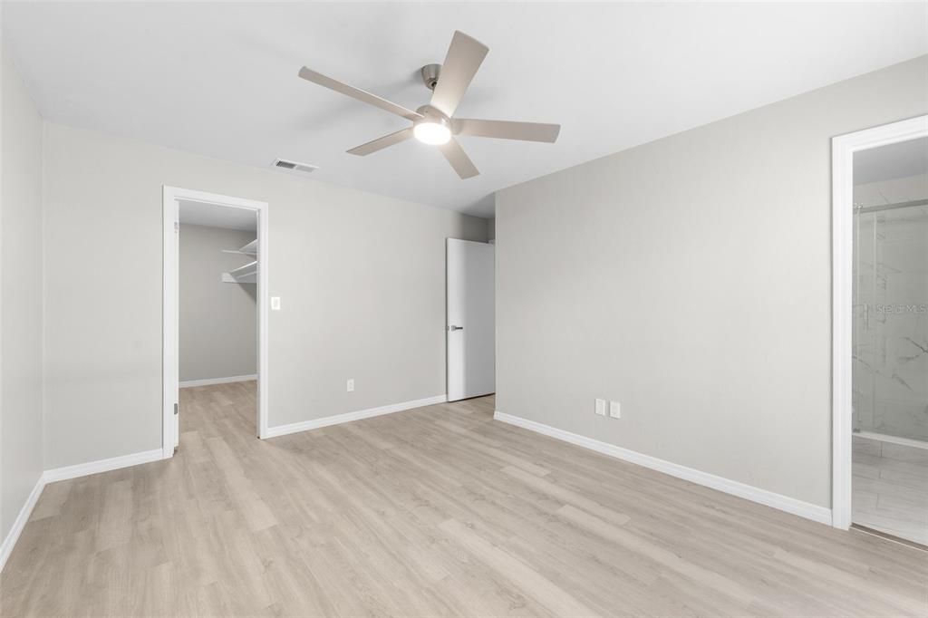 For Sale: $230,000 (2 beds, 2 baths, 957 Square Feet)