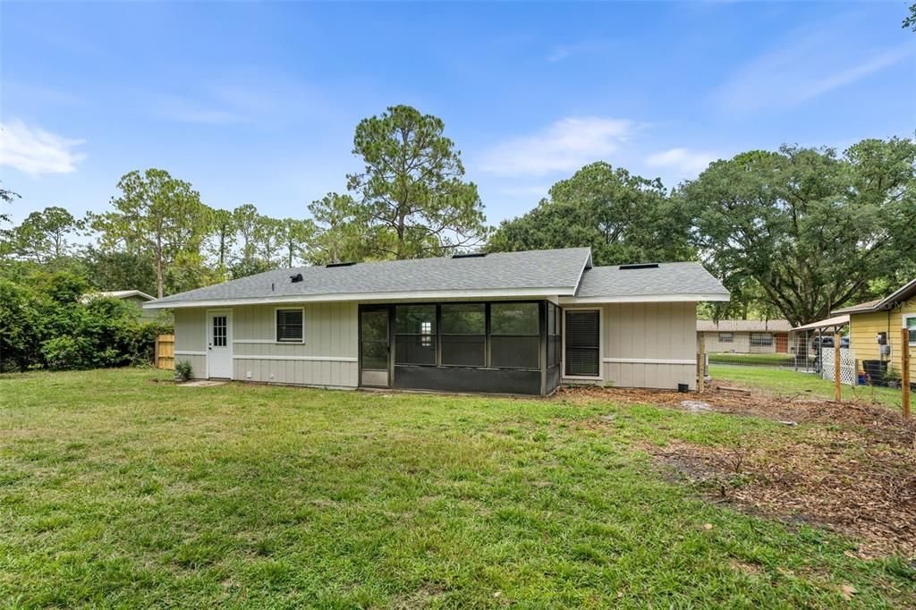 For Sale: $230,000 (2 beds, 2 baths, 957 Square Feet)