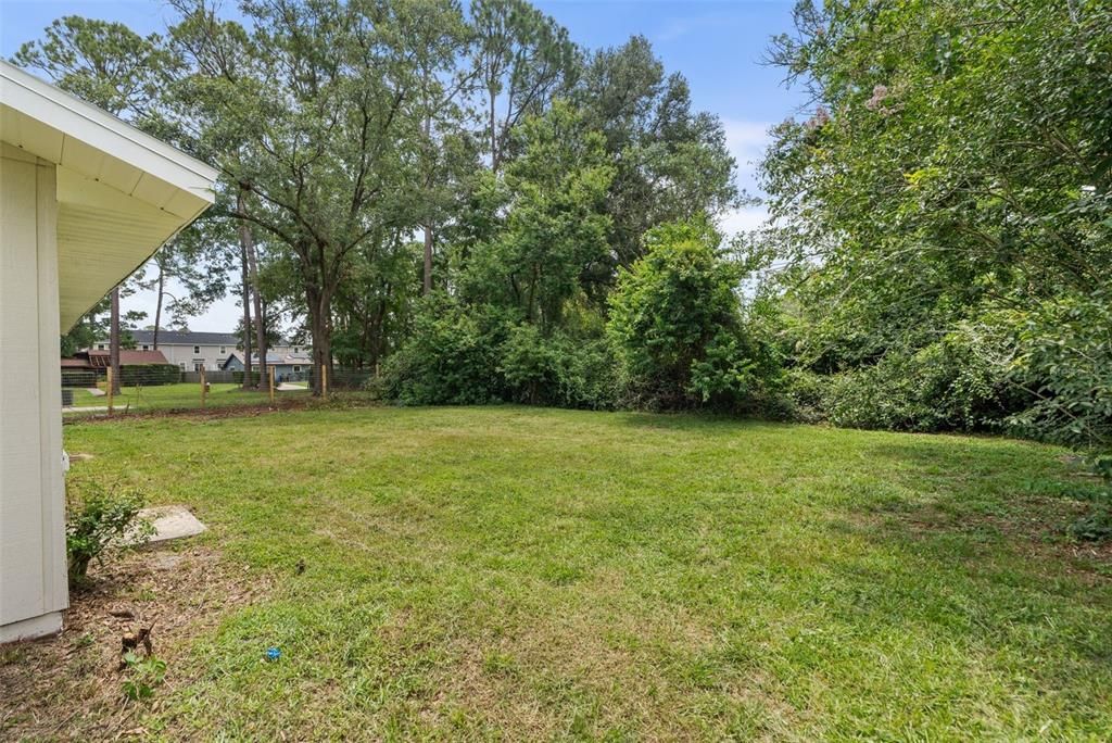 For Sale: $230,000 (2 beds, 2 baths, 957 Square Feet)