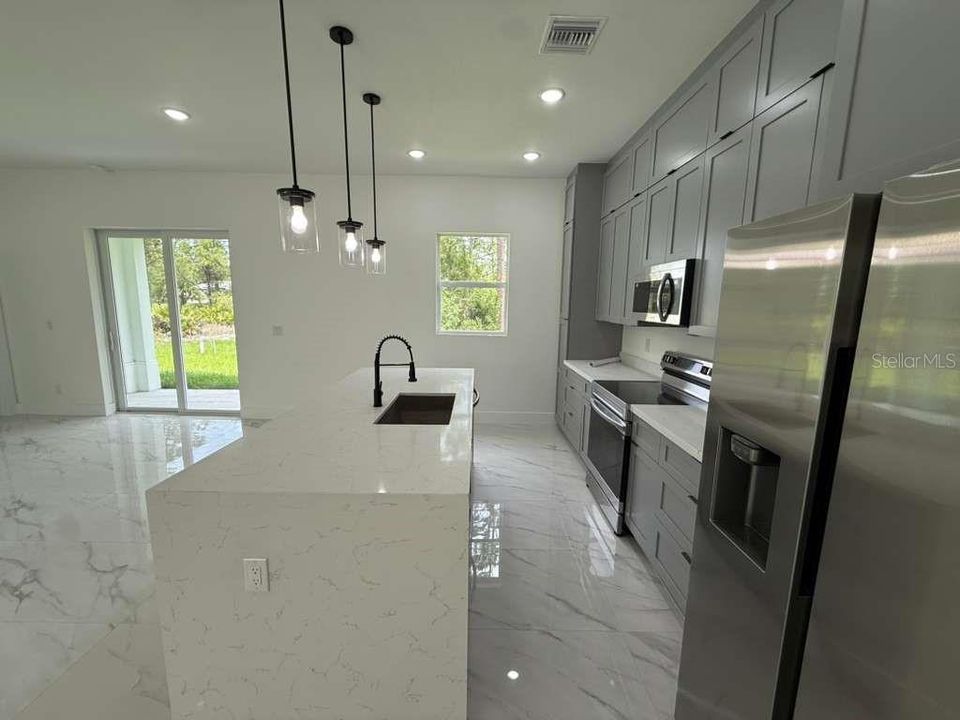 For Sale: $364,900 (4 beds, 2 baths, 1639 Square Feet)