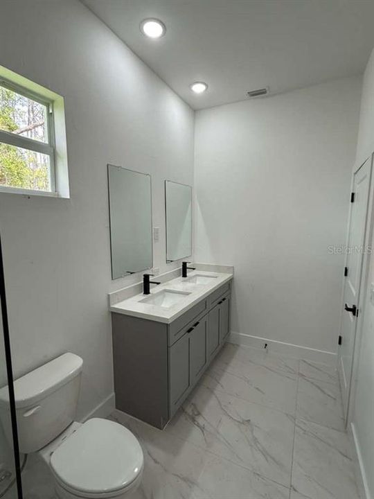 For Sale: $364,900 (4 beds, 2 baths, 1639 Square Feet)