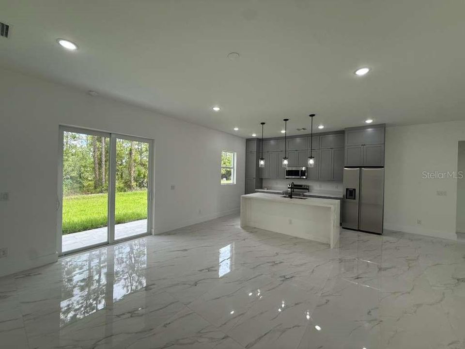 For Sale: $364,900 (4 beds, 2 baths, 1639 Square Feet)